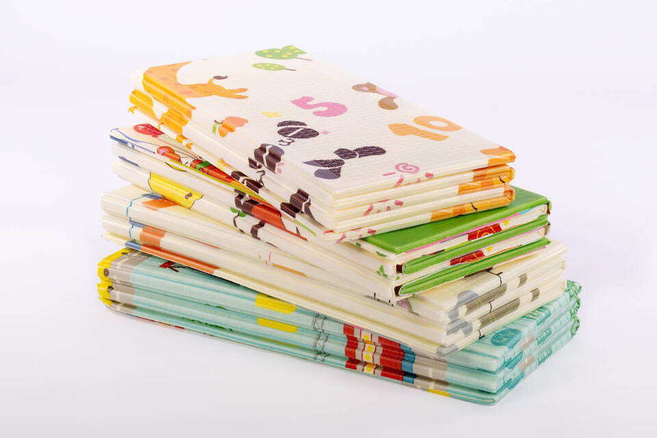 eng_pl_Playground-mat-two-sided-FOLDING-7719-PLAY-EDU-NUMBERS-GIRAFFE-size-180x200-cm-26665_4 Divpusējs salokāms rotaļu paklājs 180x200 cm - Image 1